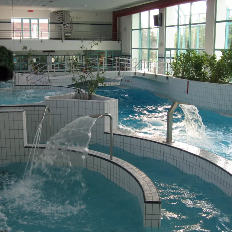 Za vysvědčení zdarma do Aquacentra Hradec Králové