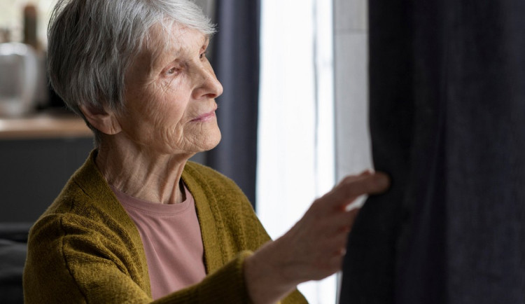 Šmejdi mají nový trik, kterým se snaží podvést důchodce, varuje ČSSZ 