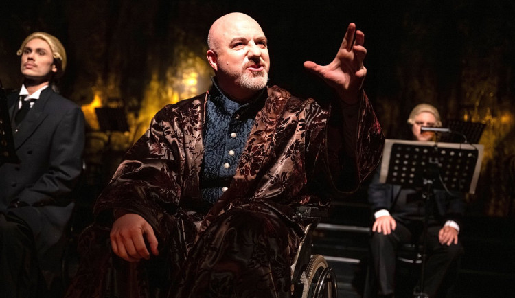 Předsatvení Amadeus je o boji, který se nedá vyhrát a platí se nejvyšší cenou, říká herec Jan Holík