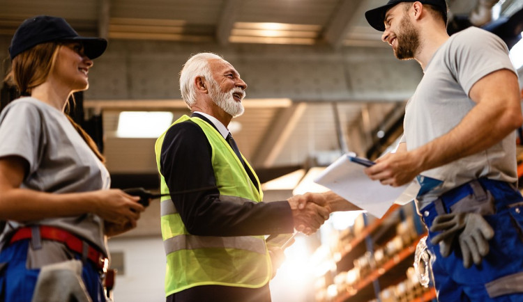 Co dělat, když zaměstnanec dostane výpověď dva roky před důchodem?