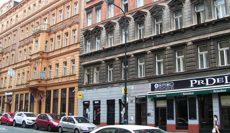 Praha časosběrně: Pozvání do hotelu Sheraton, Clubu Prdel či erotického klubu v Žitné