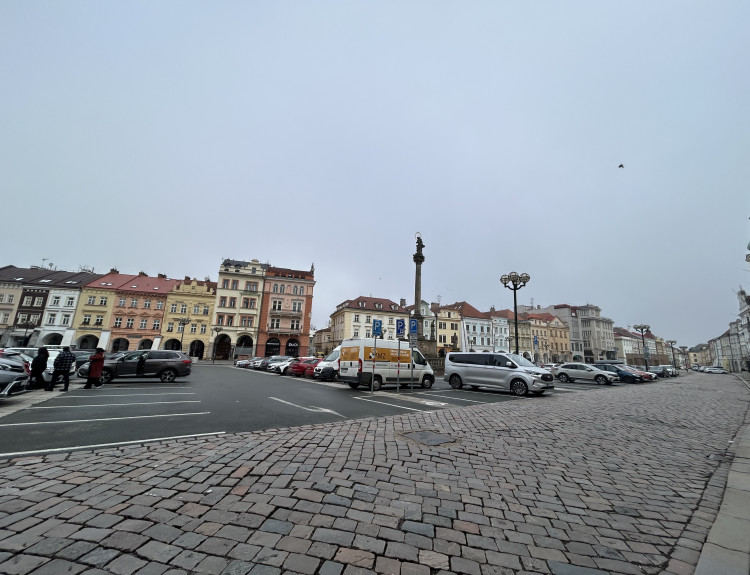 Které město má více obyvatel (2024)?