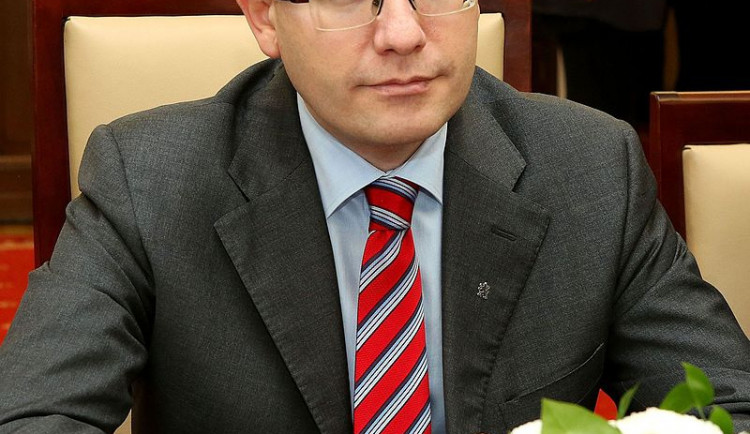 Sobotka: Zapálíme vám dům, a pak vám ho pomůžeme hasit