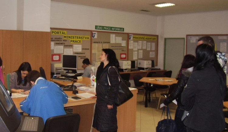 Zaměstnanost mladých: Česká republika patří k nejlepším, panují ovšem regionální rozdíly