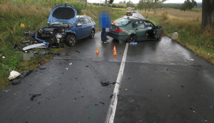 V katastru obce Šternberk došlo ke střetu dvou osobních vozidel. Nehoda si vyžádala zranění 4 osob