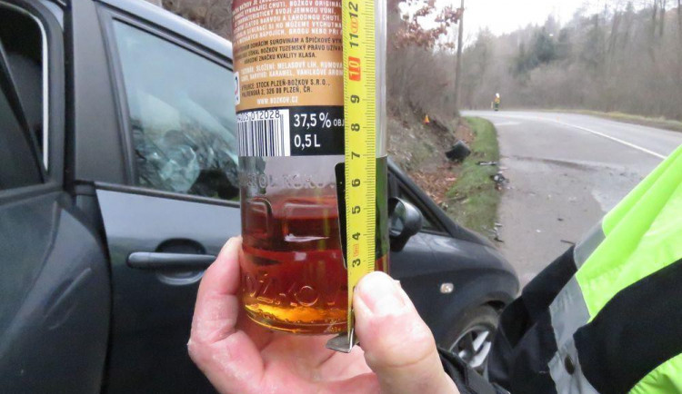 Opilý víkend na silnicích: Policisté kontrolují, řidiči stále pijí