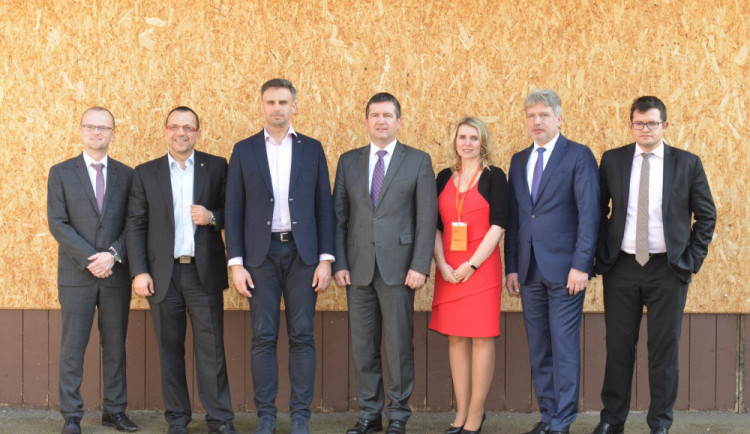 ČSSD si v Hradci zvolila čtyři místopředsedy a potvrdila konec jednání s ANO