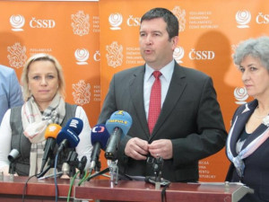 Do volby místopředsedů ČSSD se přihlásilo 17 uchazečů