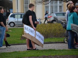 Demonstrace na Masarykově náměstí