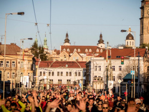 V Hradci začíná sezóna open-air akcí, částečně omezí MHD i dopravu ve městě