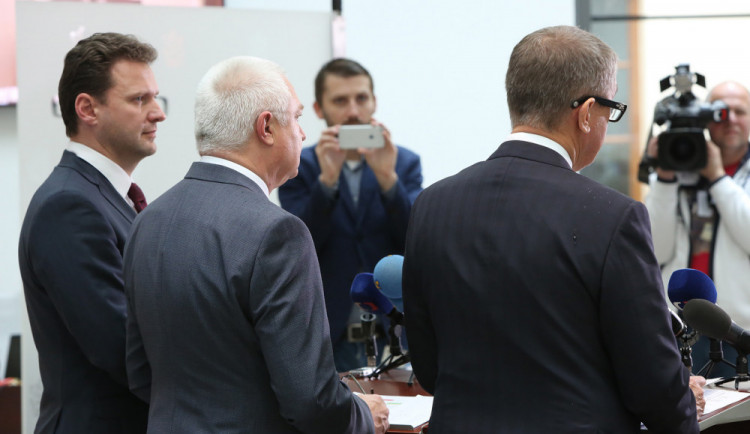 Za urážku úředníka bude nadále hrozit pokuta až deset tisíc korun