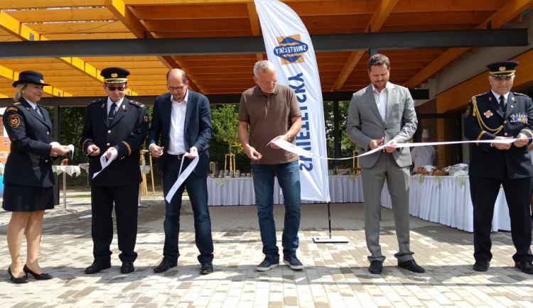 Slavnostní přestřižení pásky