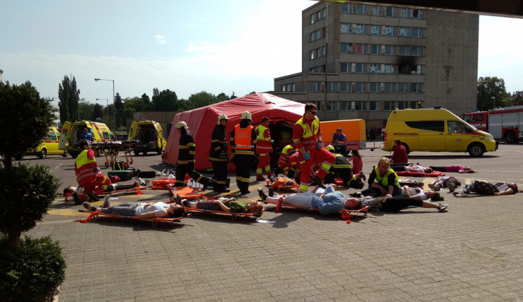 Cvičení v AldisuFOTO: Do Kongresového centra Aldis vnikli teroristé. Naštěstí jen v rámci cvičení