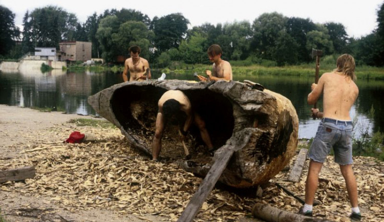 Dočišťování interiéru monoxylu I po vypalování