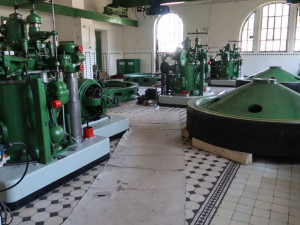 Hradecká Malá vodní elektrárna Hučák prochází rekonstrukcí