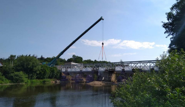 Bourání mostu ve Svinarech