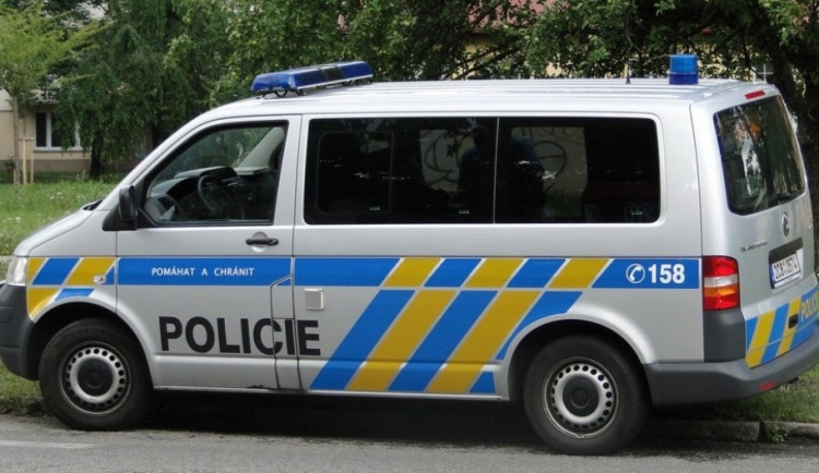 Policisté kontrolovali řidiče. Zjistili, že je po něm vyhlášeno celostátní pátrání