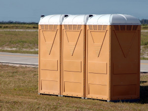 Od písníku v Borohrádku se ztratilo mobilní WC. Zloděj ho odvezl i s obsahem