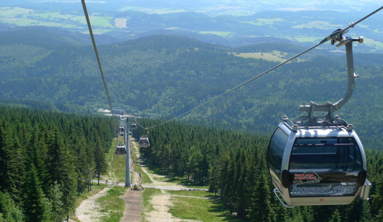 Pohled z kabinky na Janské Lázně