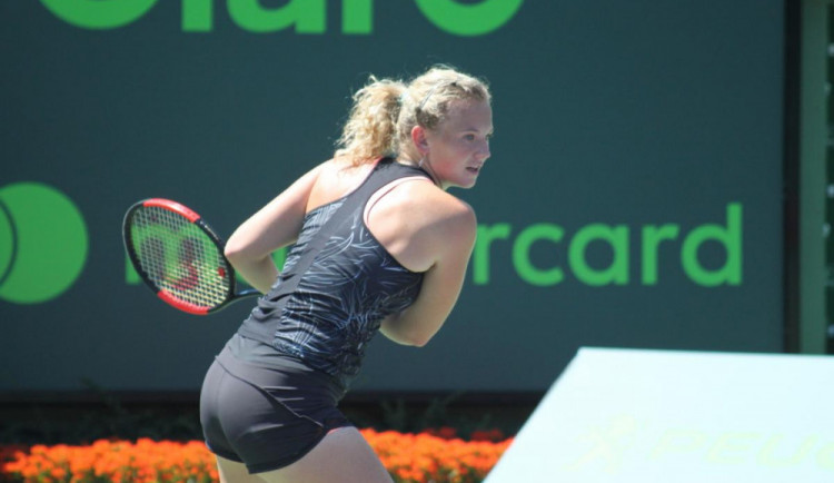 Hradecká stopa na Wimbledonu. Siniaková vybojovala vítězství, Smitková končí