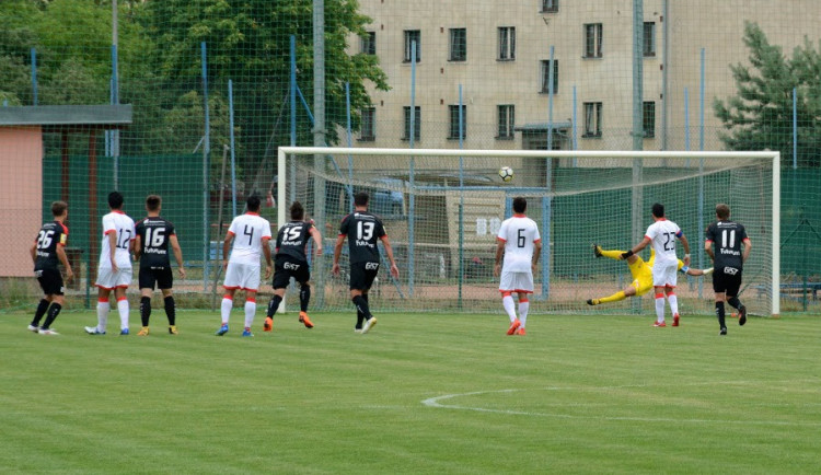 FOTO: Hradečtí Votroci v Opatovicích remizovali s reprezentací Bahrajnu
