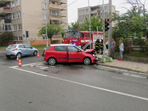 V Mrštíkově ulici se střetla dvě vozidla. Nehoda se obešla bez zranění