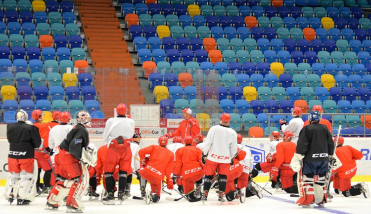 Hradec Králové vyjel na led s novým koučem i výrazně jiným týmem