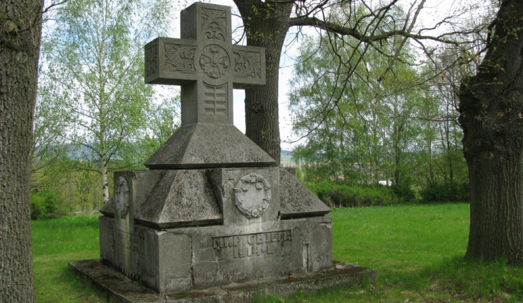 Památník obětem 1. světové války - Vojenský hřbitov (Martínkovice)