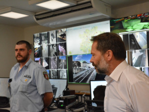 Dispečink hradeckých strážníků má nové moderní zázemí