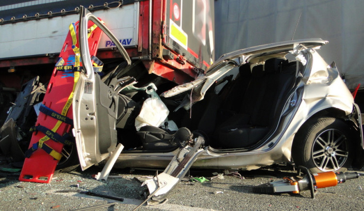 Hromadná nehoda dnes ráno uzavřela silnici z Hradce na Chlumec