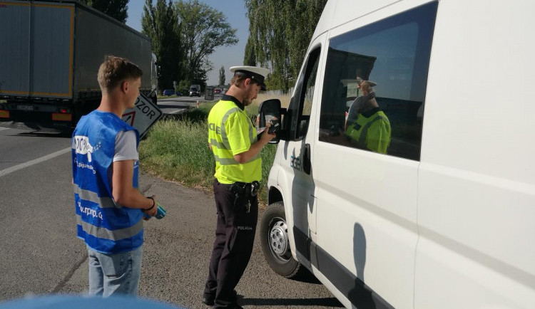 Na silnicích se rozdávalo pito. Další dopravně bezpečnostní akce je minulostí