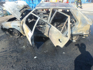 FOTO: Po dvou autonehodách začala hořet vozidla. Jsou na odpis