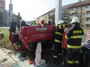 Dopravní nehoda na Smetanově nábřeží si vyžádala dvě zranění