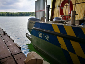 Na Rozkoši se převrhla loď. Záchranná akce byla úspěšná, posádka vyvázla bez zranění