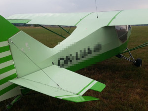 Pilot pravděpodobně nezvládl přistávací manévr. Došlo k poškození zadní části letounu