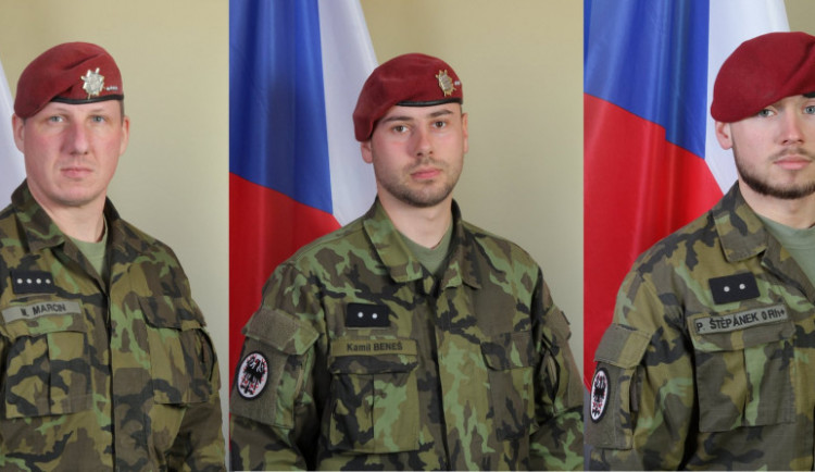 Trojice padlých vojáků