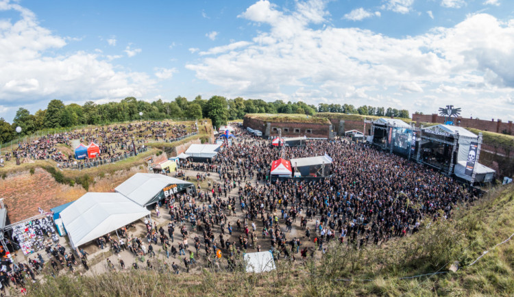 Začíná festival Brutal Assault, během čtyř dnů zahraje 130 kapel