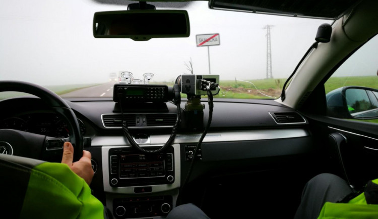 Ohnišovem se řítil pekelnou rychlostí. Policisté mu naměřili 132 km/h