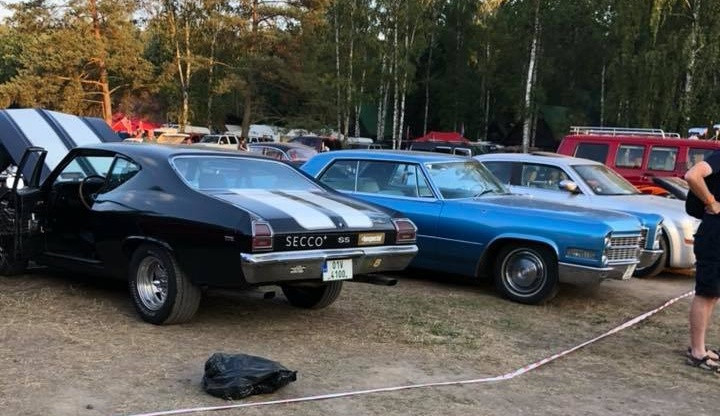 Ke Stříbrnému rybníku dorazily legendární americké vozy