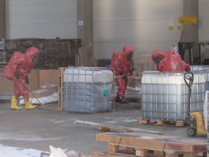 V logistickém centru v Březhradu uniklo 200 litrů kyseliny mravenčí