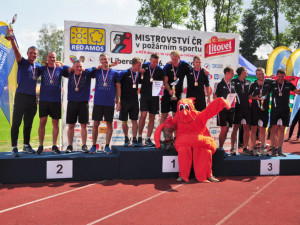 FOTO: Tým hasičů z Královéhradeckého kraje vybojoval třetí místo na MČR v požárním sportu