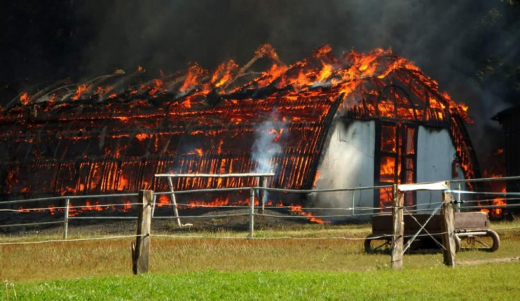 Hořící stáj v Jívce