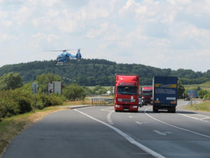 Nad obávanou "třiatřicítkou" létal policejní vrtulník, zaznamenal desítky dopravních přestupků