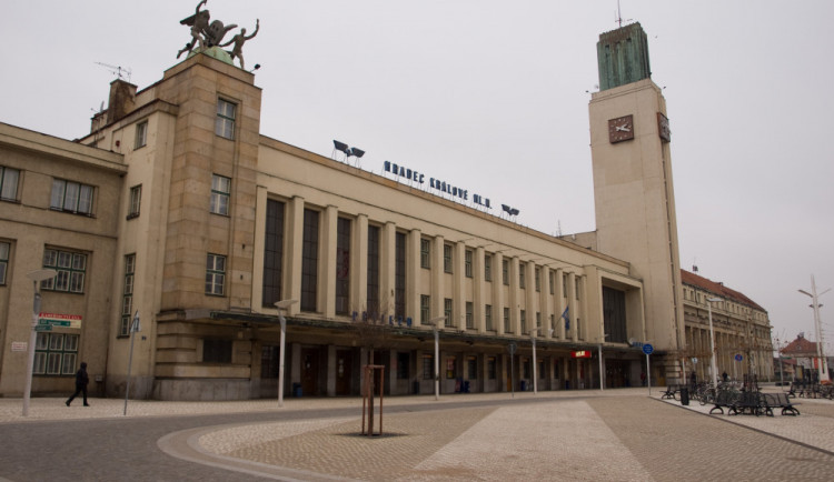 Hradecké vlakové nádraží