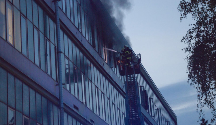 Požár v areálu bývalé Tesly