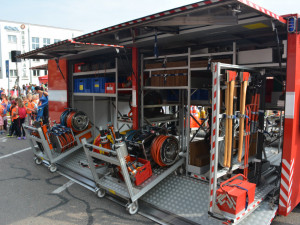 Eliščino nábřeží obsadila záchranářská technika