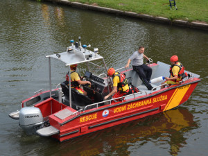 Eliščino nábřeží obsadila záchranářská technika