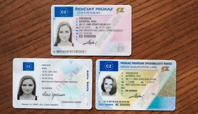 Více než čtvrt milionu lidí si musí do konce roku vyměnit řidičský průkaz