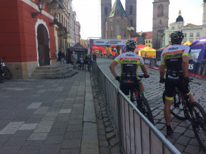 Cyklisté a běžci zaplnili Velké náměstí