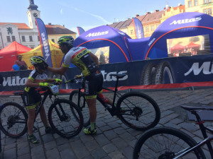 Cyklisté a běžci zaplnili Velké náměstí